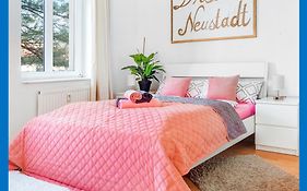 Helle, Ruhige Whg, Bis 6 Personen, 2 Baeder, Dd Neustadt, Top Lage